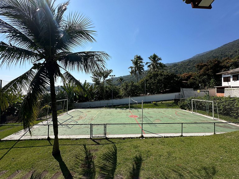 Praia privativa, piscina aquecida e muito conforto