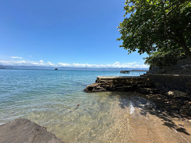 Prainha privativa, píer, piscina e churrasqueira