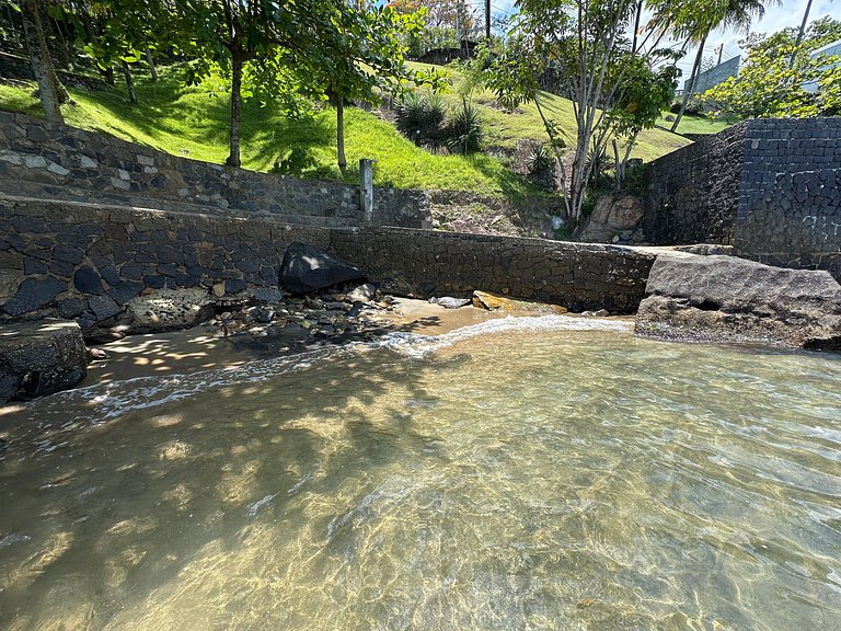 Prainha privativa, píer, piscina e churrasqueira