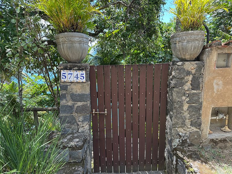 Prainha privativa, píer, piscina e churrasqueira